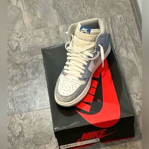 I wore them 3 times.The reason I'm selling them is because they're small on me.